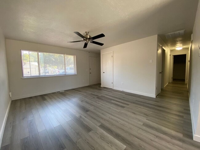 Building Photo - 3bed, 1bath, 1,000sq.ft. single car garage home - Emmett