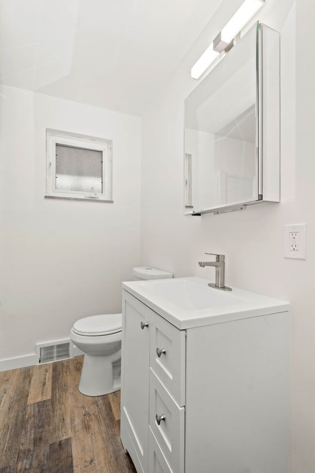 Building Photo - AVAILABLE APRIL 1ST! RENOVATED 3-bedroom!