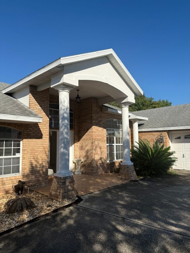 Building Photo - Beautiful Spacious 3 bed 3 bath Home in Debary
