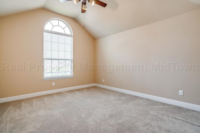 Building Photo - 2911 Pino-