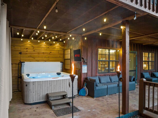 Building Photo - 150 Arrow Way