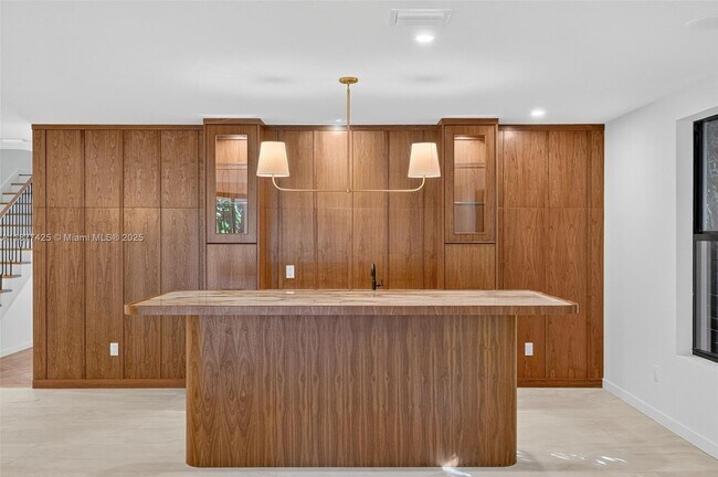 Building Photo - 2330 Overbrook St