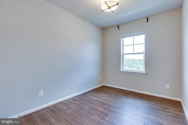 Building Photo - 14263 Travilah Rd