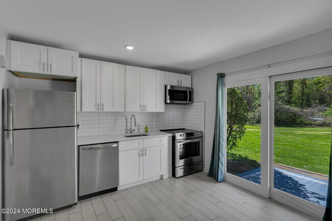 Building Photo - 96 East Ave