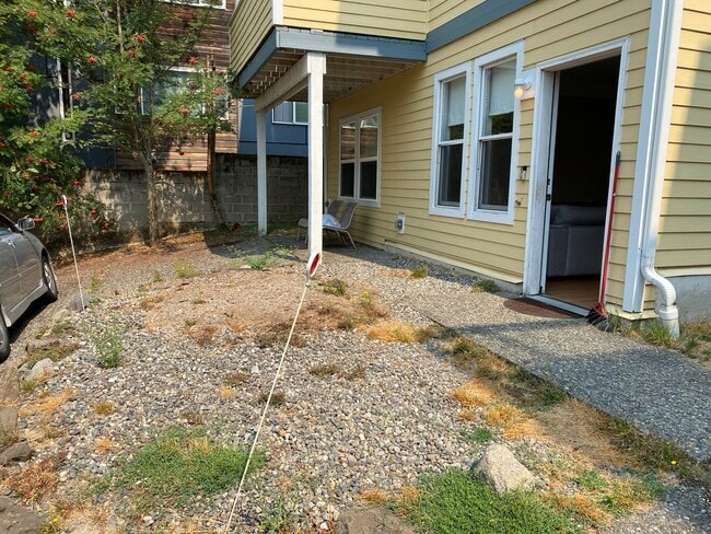 Building Photo - North Capitol Hill Garden Unit- 2 bedroom ...
