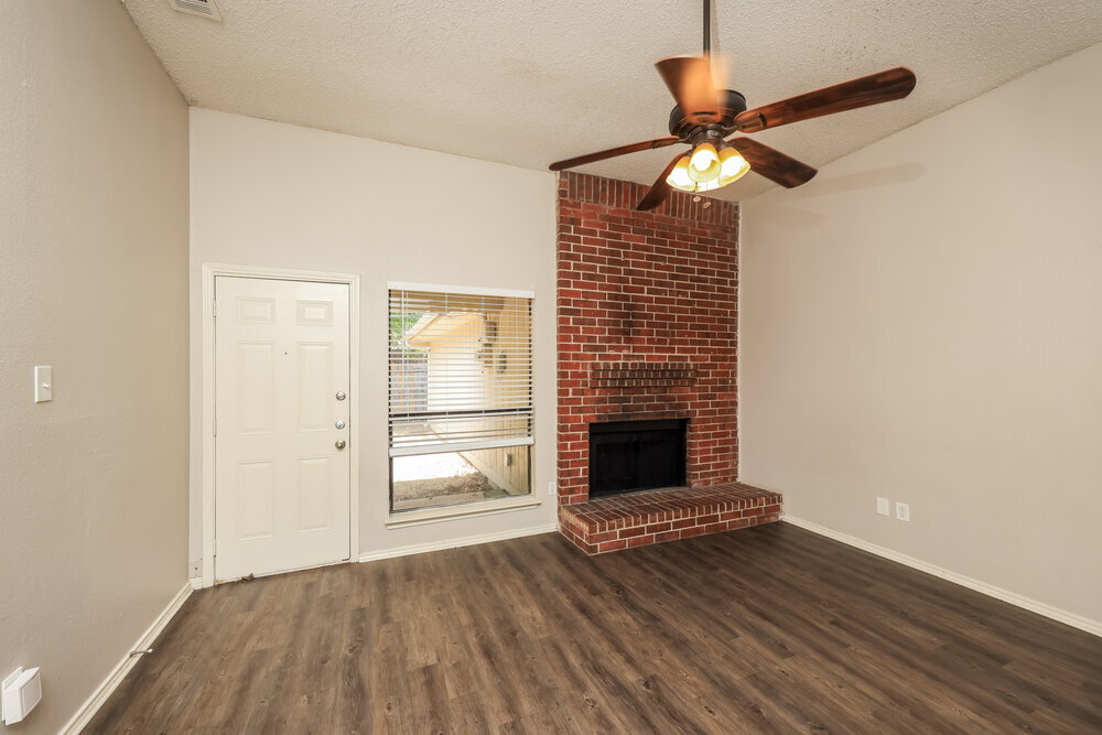 Building Photo - 2605 Hartford Ln