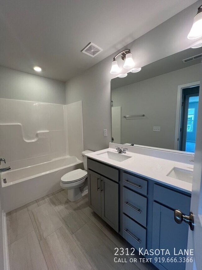 Building Photo - 2312 Kasota Ln