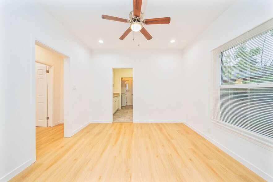 Building Photo - 1253 Del Rey Ave