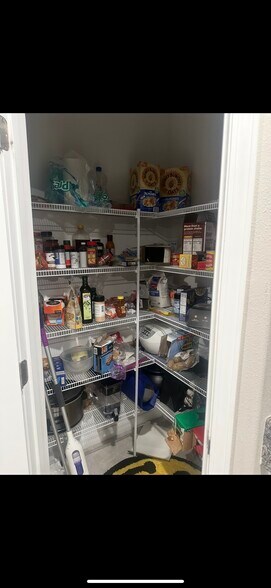 Building Photo - 16504 Delia St