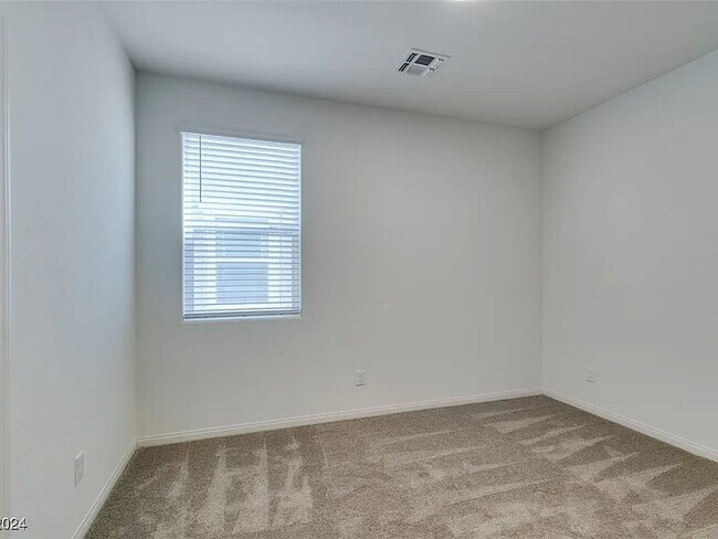 Building Photo - 6985 Solano Cyn Ave