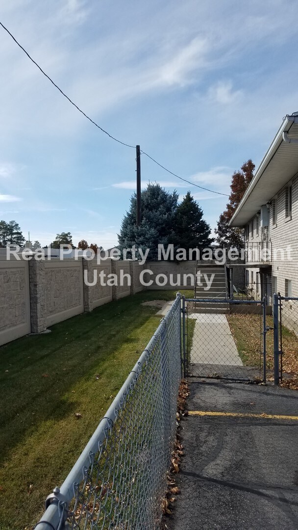 Building Photo - Orem 4-Plex
