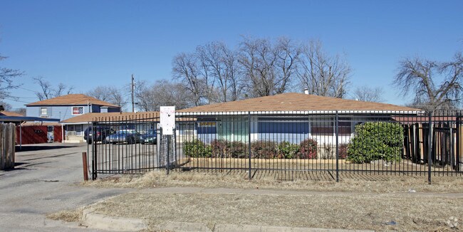 Building Photo - 909 Harvey Ave