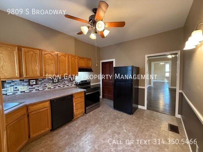 Building Photo - 9809 S Broadway