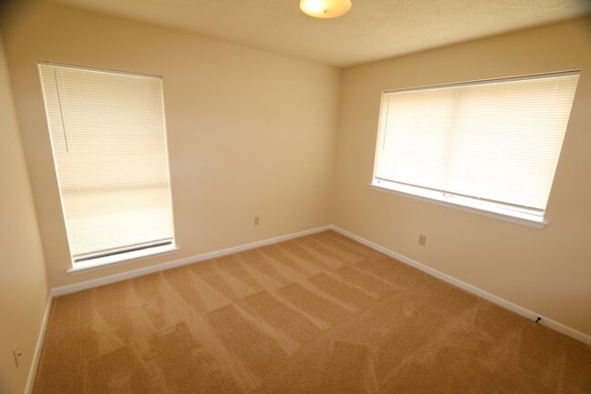 Building Photo - 21226 Park Mt Dr