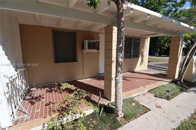 Building Photo - 1139 NE 10th Ave