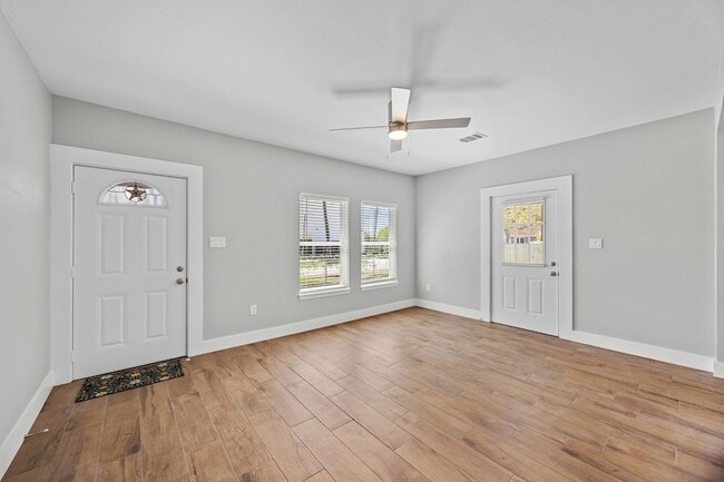 Building Photo - 3916 Kennon St