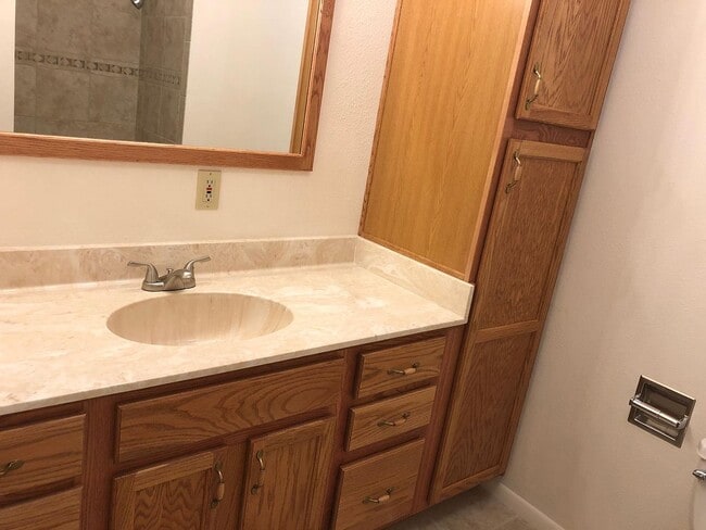 Building Photo - 7309 Dellwood Rd NE