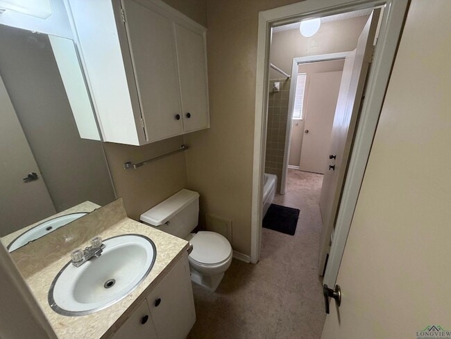 Building Photo - 1114 E Fairmont St