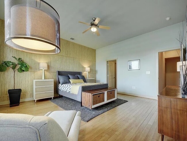 Building Photo - 2520 Bluebonnet Ln