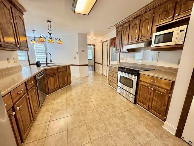 Building Photo - 1127 Alderly Ln
