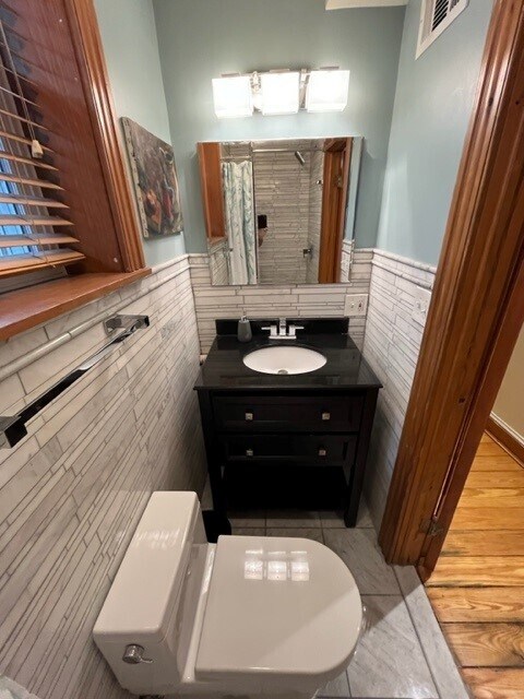 Bathroom - 1930 Bank St