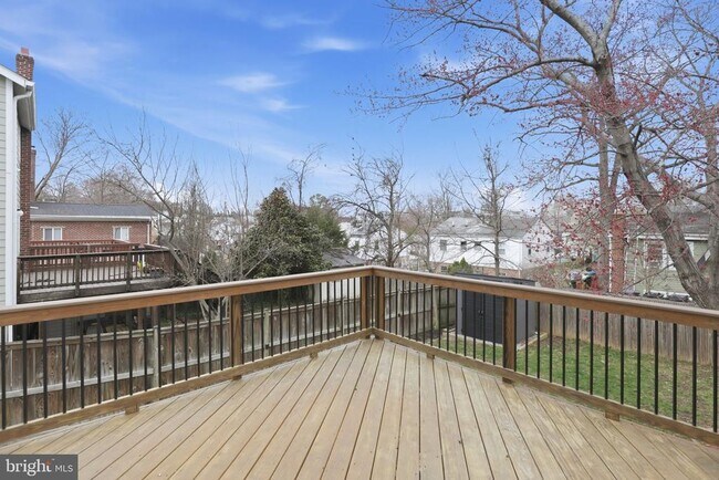 Building Photo - 2306 Riverview Terrace