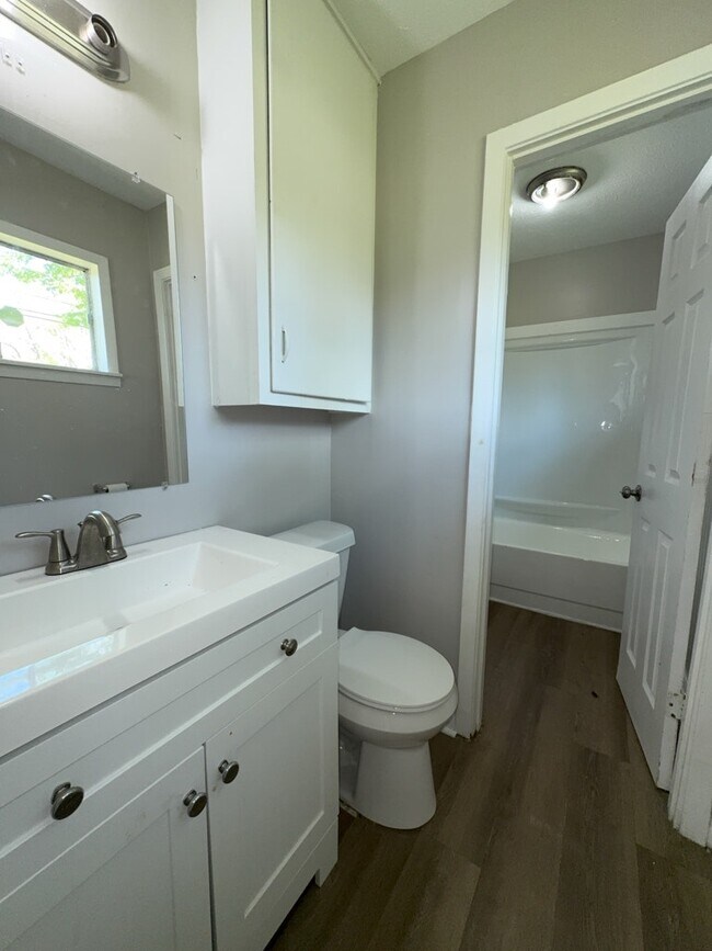 Building Photo - 3341 Suncrest Dr