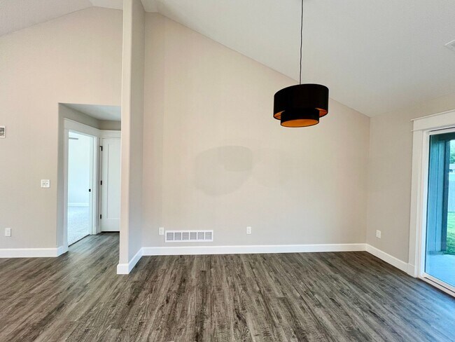 Building Photo - Modern Single-Family Home in Scenic Meadows Neighborhood