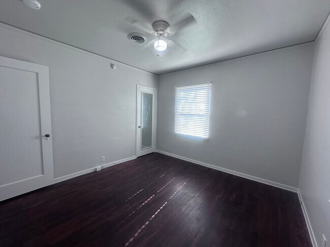 Building Photo - Charming home located in Beverly Glenn coming soon!