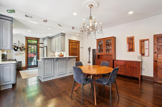 Building Photo - Stunning 3BR+, 3.5BA Capitol Hill Home wit...