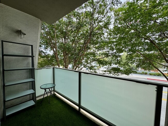 Building Photo - Enjoy the Best of Pasadena from This Beautifully Maintained Condo