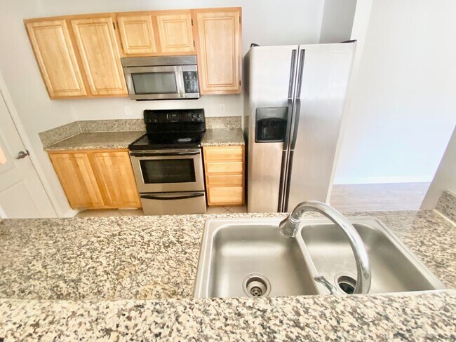 Building Photo - ADORABLE FIRST FLOOR CONDO UNIT 1 BEDROOM / BATH, LOCATED IN A GATED COMMUNITY!