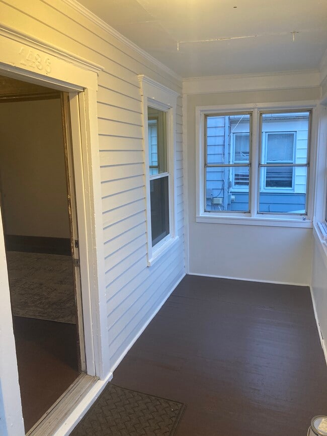 Building Photo - 1436 E 9th St