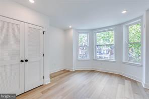 Building Photo - 4242 Pine St