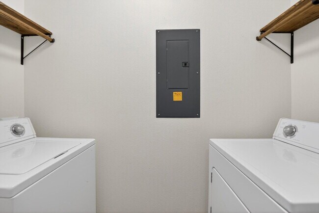 Building Photo - 714 Ashentree Dr