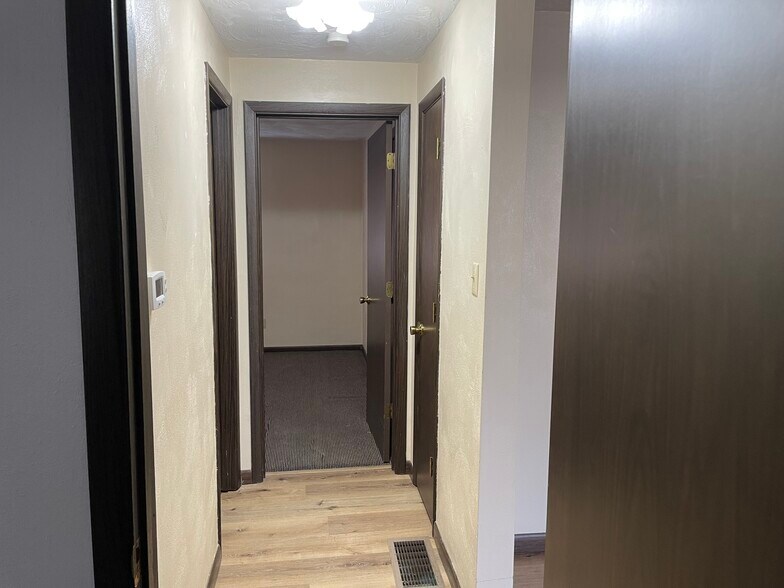 Grass Roots Properties LLC 115 S Clinton Hallway - 115 S Clinton St