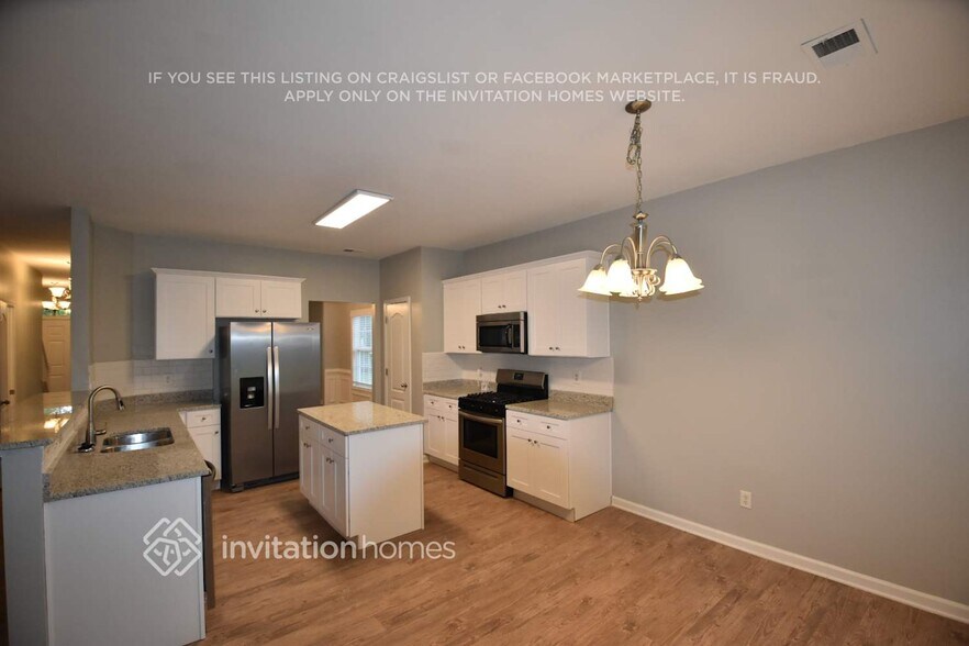 Building Photo - 259 Lantana Dr
