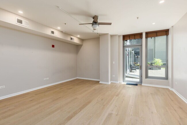 Building Photo - 565 W Quincy St