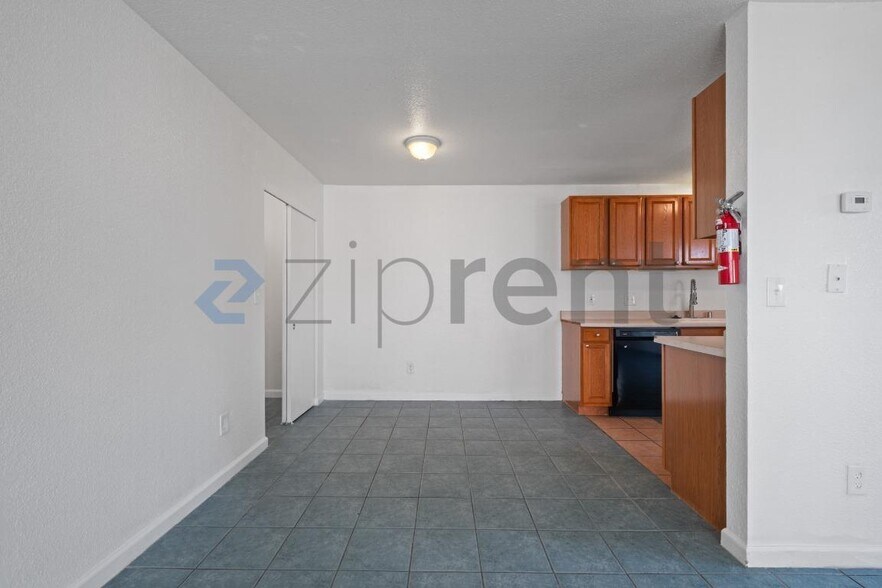 Building Photo - 417 1st St