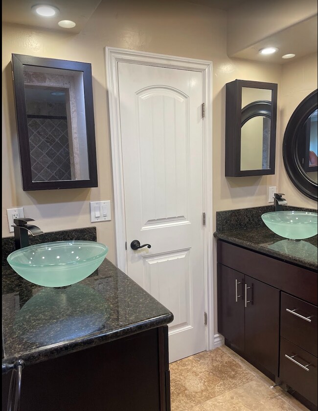 Building Photo - Call for your Private Showing! - Rent Ready September 1st