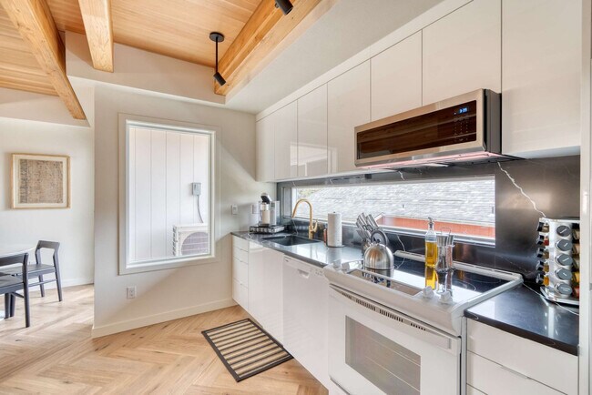 Building Photo - 5012-5022 Northeast 26th Avenue-SI ID1309828P