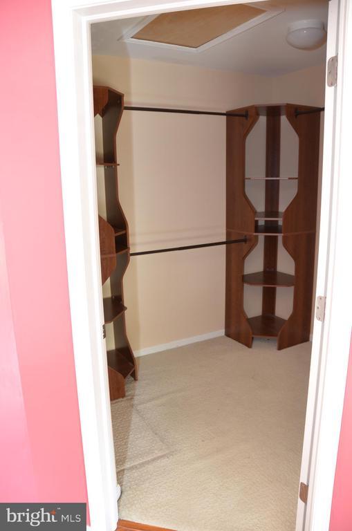 Building Photo - 17 Dogwood Ln