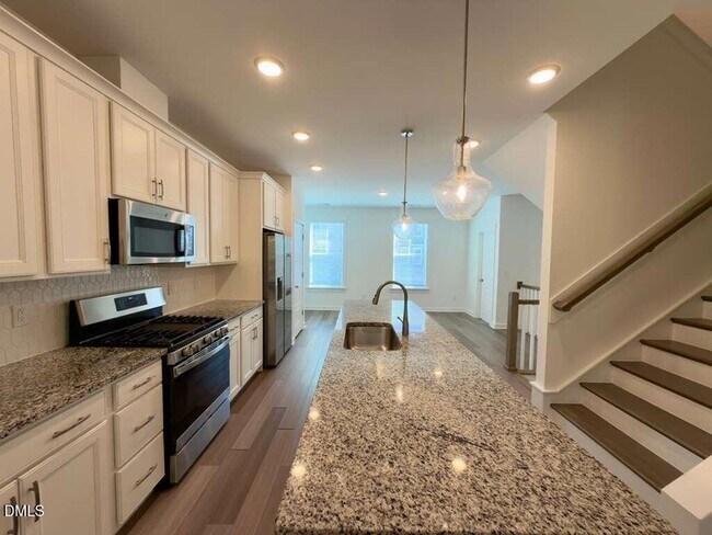 Building Photo - 1802 Stroup St