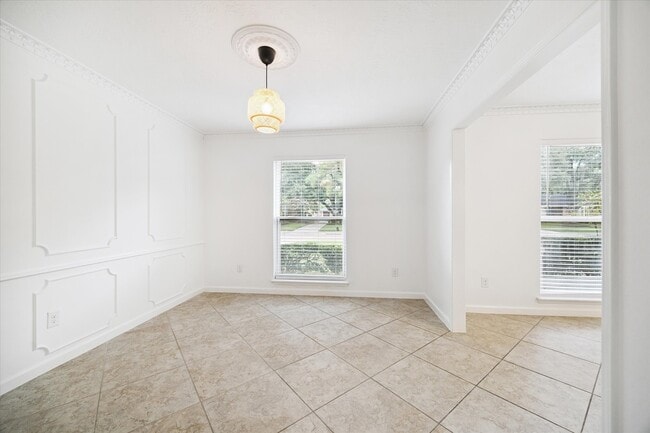 Building Photo - 10211 Olympia Dr
