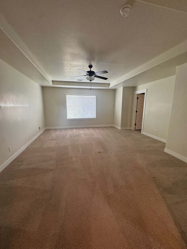 Building Photo - 1109 W Meridian Dr