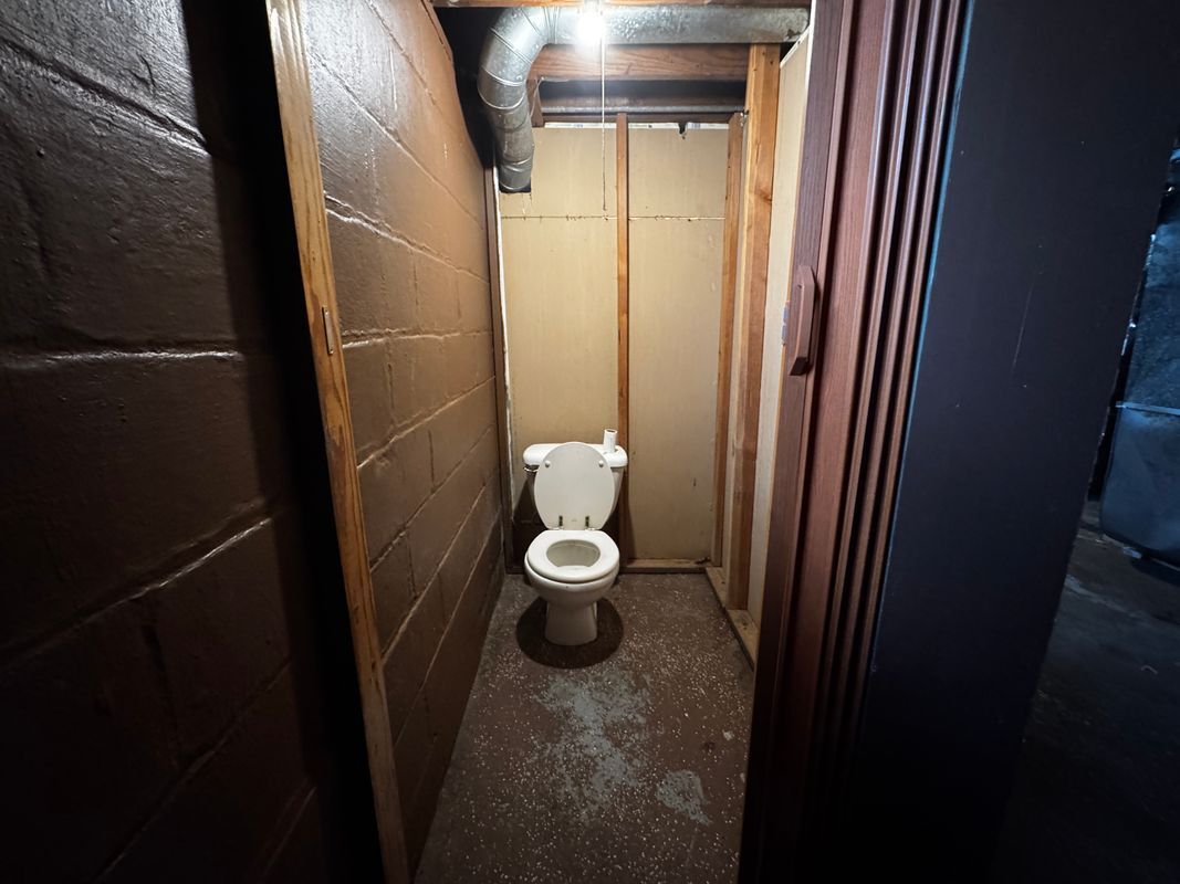 Building Photo - 19164 Westphalia St