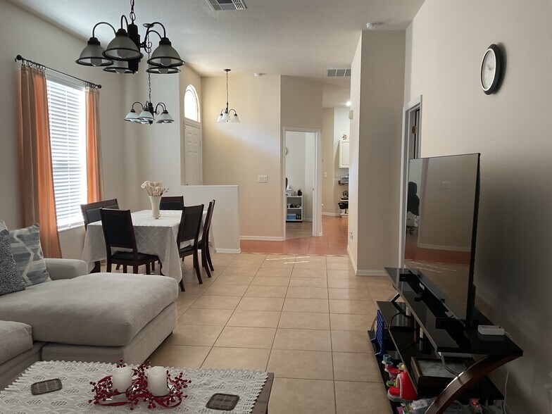 Living/Dining room - 2717 Tottenham Dr