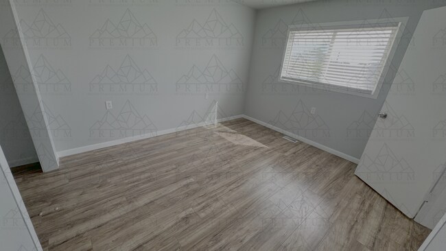 Building Photo - Updated 3 bed / 1 bath
