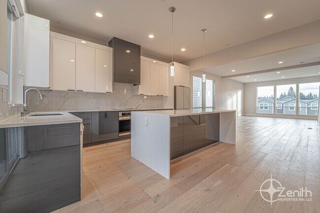 Building Photo - 2375 N R St