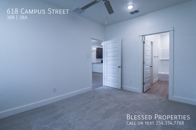 Building Photo - 618 Campus St